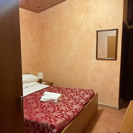 Paola Hotel