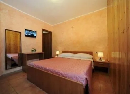 Paola Hotel